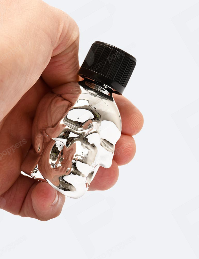 Skull Amyl 24 ml - popper calavera en mano